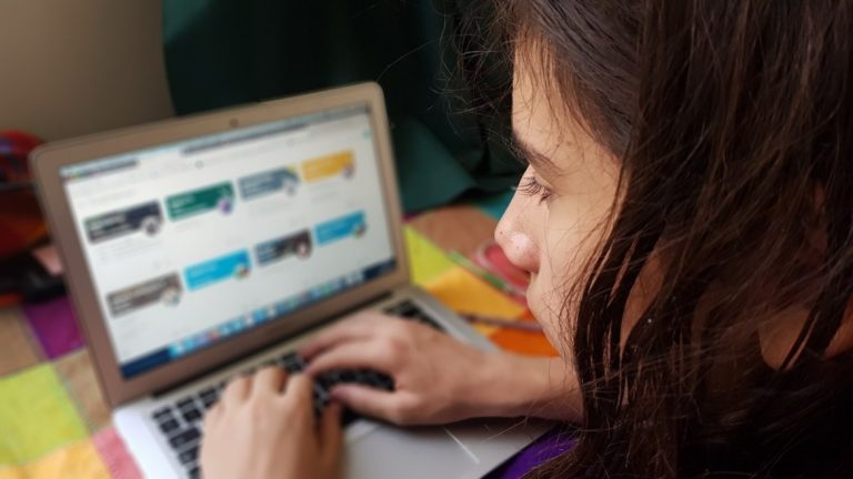 Educación a distancia en tiempos de Covid, el reto de madres de familia