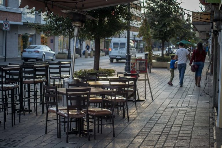 Sector restaurantero de Aguascalientes esperará luz verde de la Federación para reabrir 