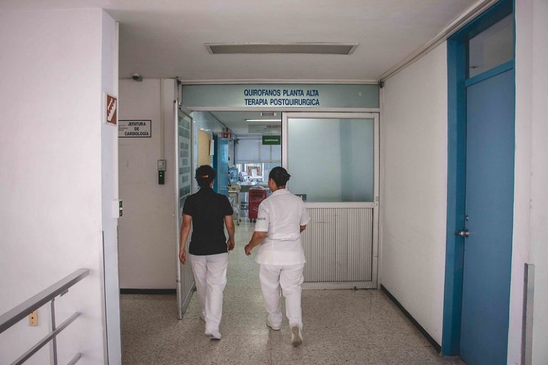 Impulsan seguro de vida y bono para personal de salud que atiende Covid-19