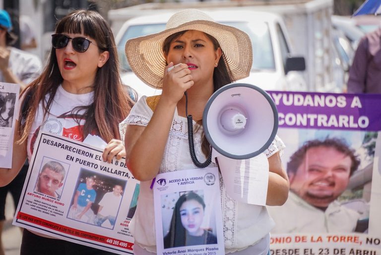 Ante la ausencia del Gobierno, madres, hijas y esposas aprenden a rastrear a sus desaparecidos