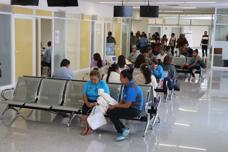 Disponibilidad de camas para COVID-19 en Aguascalientes y Guanajuato