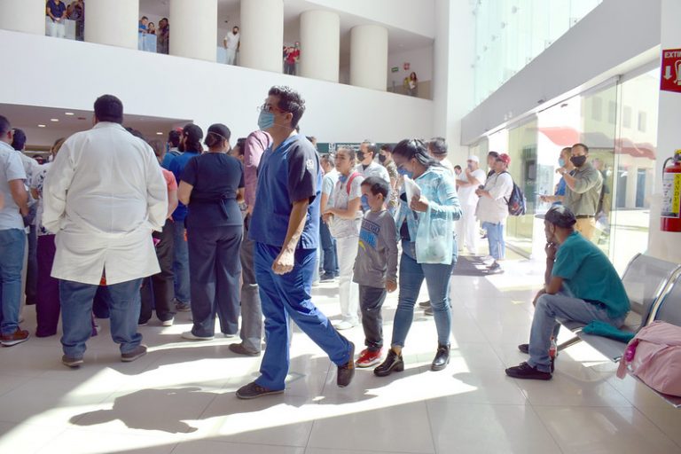 Reconoce ISSEA que muchos trabajadores de la salud no cuentan con certeza laboral