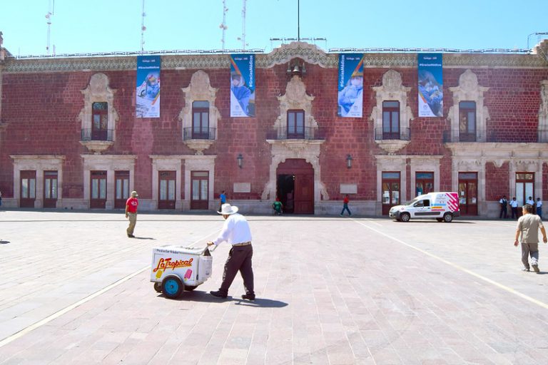 El contagio o el hambre, el dilema de los trabajadores informales durante la pandemia por COVID-19