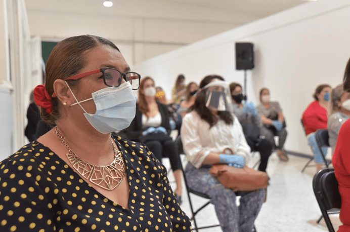 Entregaron apoyos económicos a trabajadores de salones de fiestas y estancias infantiles de Aguascalientes