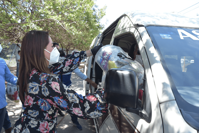 Entregaron apoyos alimenticios a choferes de combis en Aguascalientes