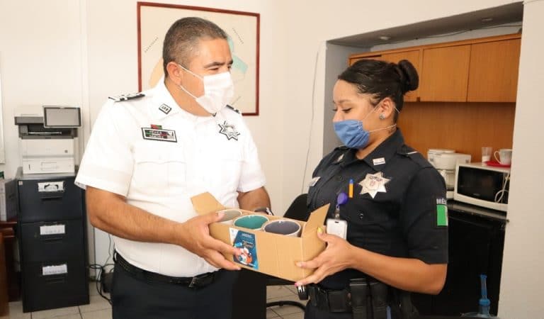 Entregan obsequios a madres que laboran en la SSPE de Aguascalientes