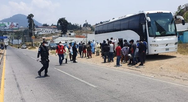 “Política exterior feminista” excluye a migrantes y refugiadas