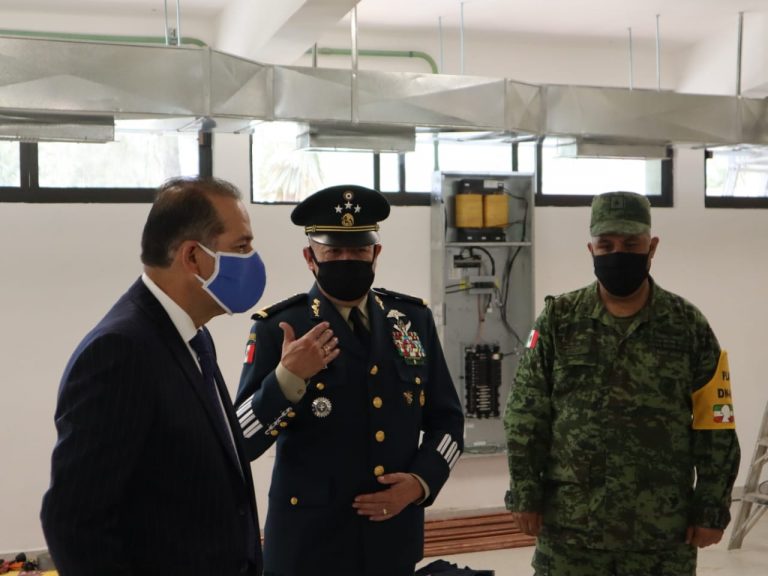 Gobernador de Aguascalientes, visita zona adaptada por ejército para atención a enfermos de Covid-19