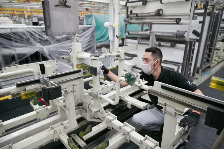 Gobernador de Aguascalientes supervisa protocolos sanitarios en empresas por reapertura durante pandemia por COVID-19