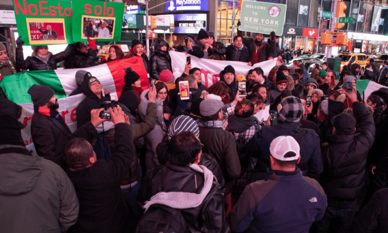 Los mexicanos en EU la están rompiendo: remesas alcanzan récord histórico