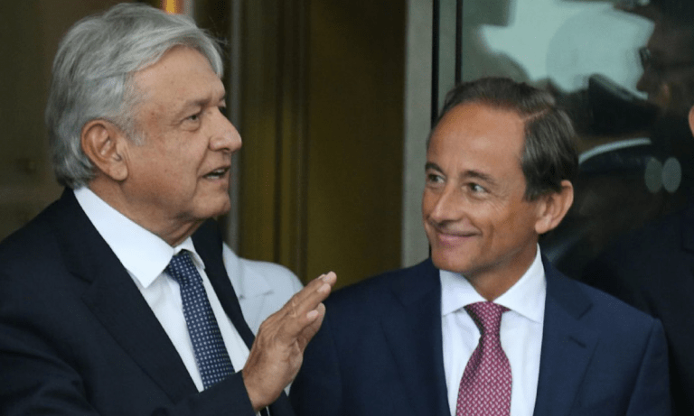Aeroméxico y López Obrador zanjan enemistad con contratos por 865 millones de pesos