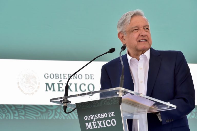 El presidente urge al Legislativo a revisar iniciativas sobre reasignación y fideicomisos