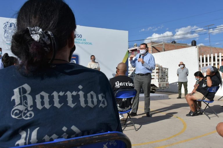 Entregan apoyos alimenticios a integrantes de la agrupación Barrios Unidos en Aguascalientes