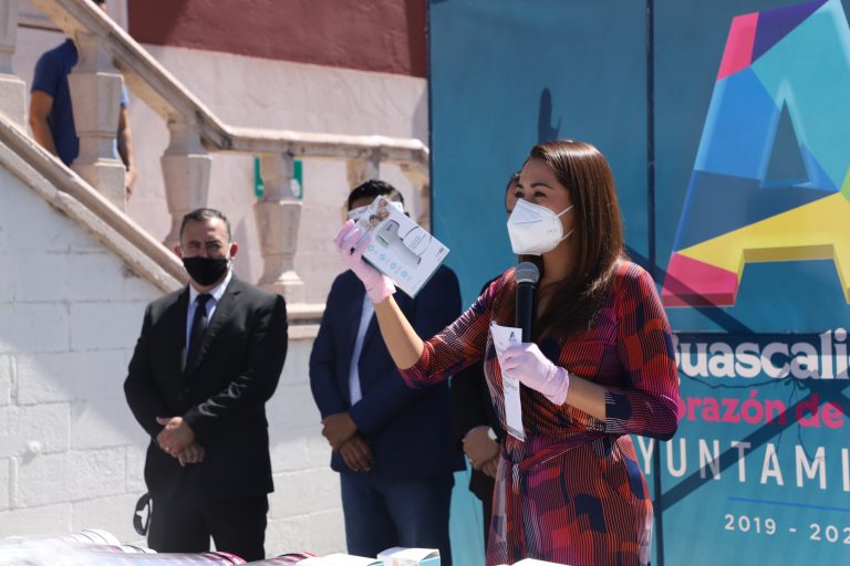 Tianguis y mercados reciben termómetros digitales y caretas en Aguascalientes