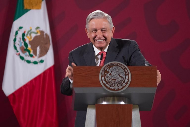 El presidente cuestiona ingresos de deportistas