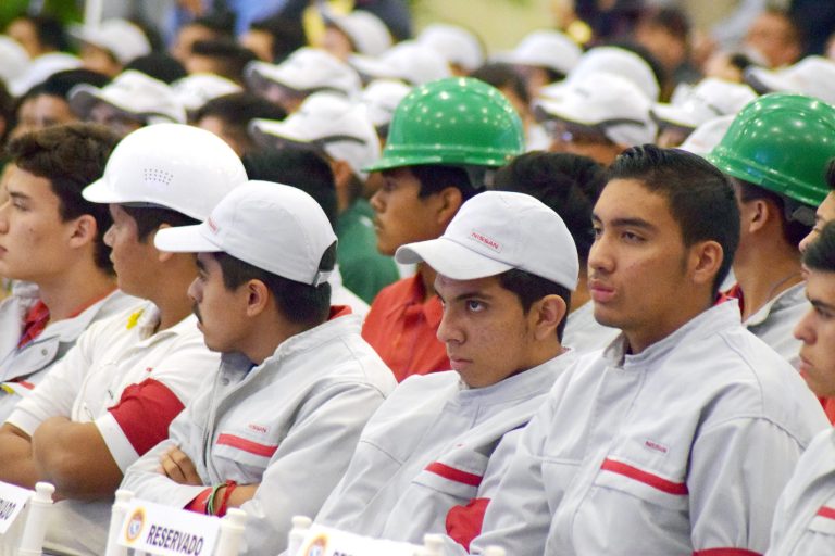 Nissan Aguascalientes accede a conservar 100 de los 300 despidos planeado para este lunes