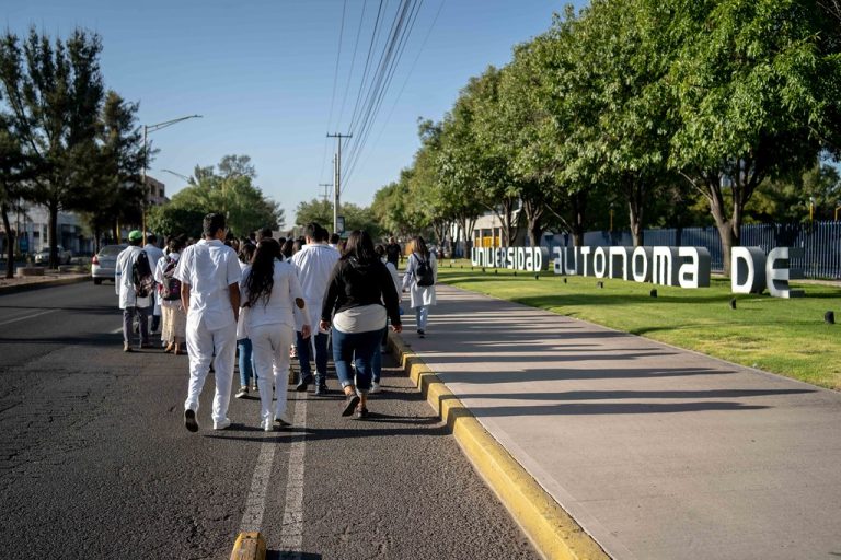 Estudiantes de medicina de la UAA denuncian venta de plazas con beca para MIP en el Hospital Hidalgo de Aguascalientes