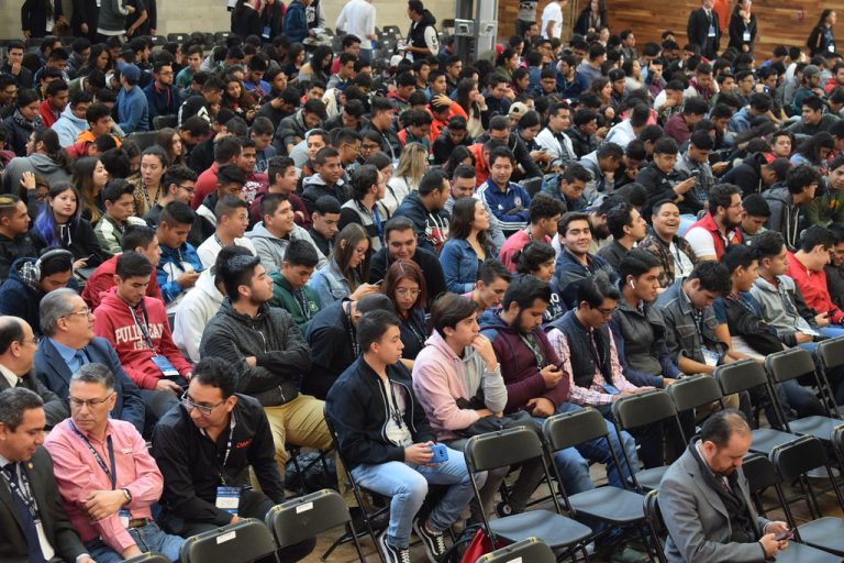 Hay menos docentes para más estudiantes en educación superior de Aguascalientes