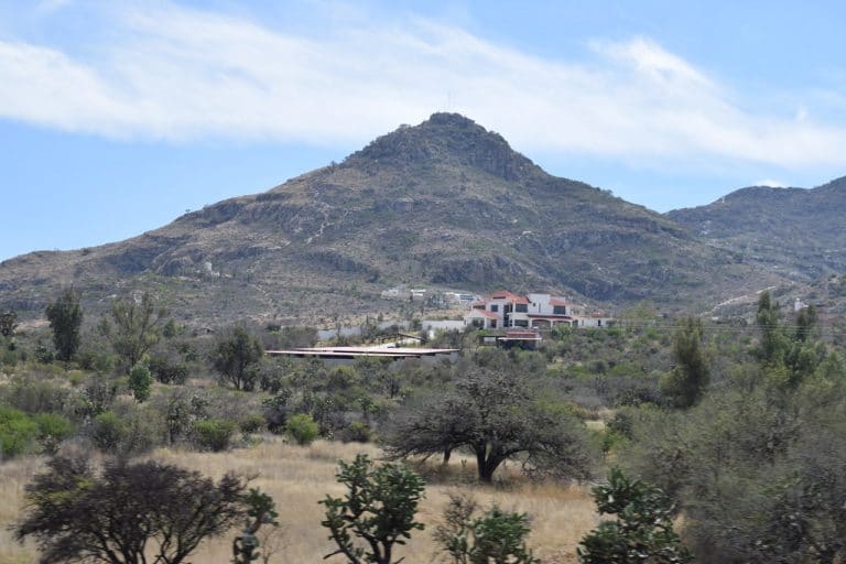 Apagan incendio del cerro Picacho en Aguascalientes