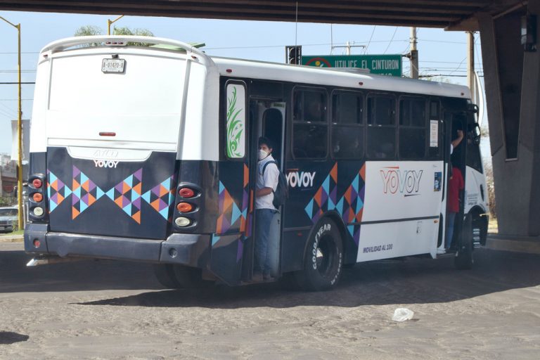 Sancionan a transporte público de Aguascalientes porque usuarios no acatan medidas de prevención