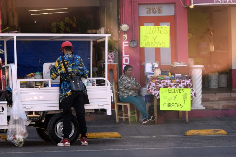 Para no endeudarse, México deberá fiscalizar al comercio informal