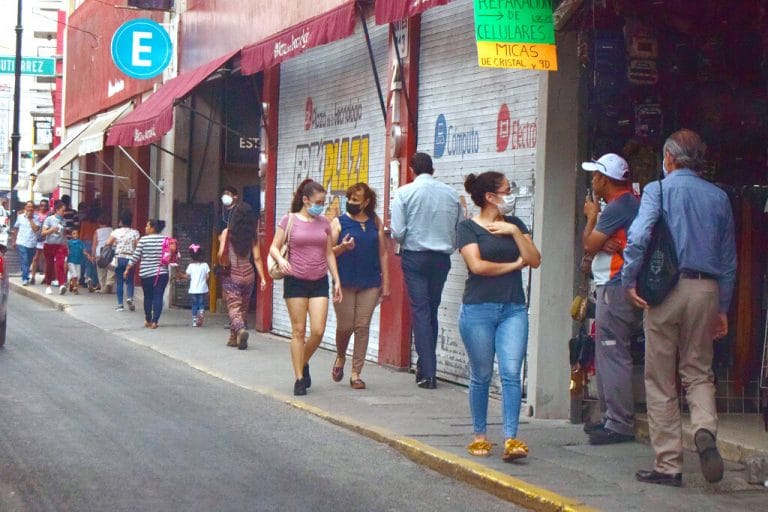 The Economist acusa a México de aflojar el semáforo tras las quejas de gobernadores