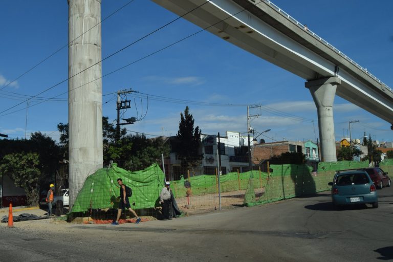 Proyecto de Flujo Continuo en Aguascalientes crea barreras, olvida a peatones y a ciclistas