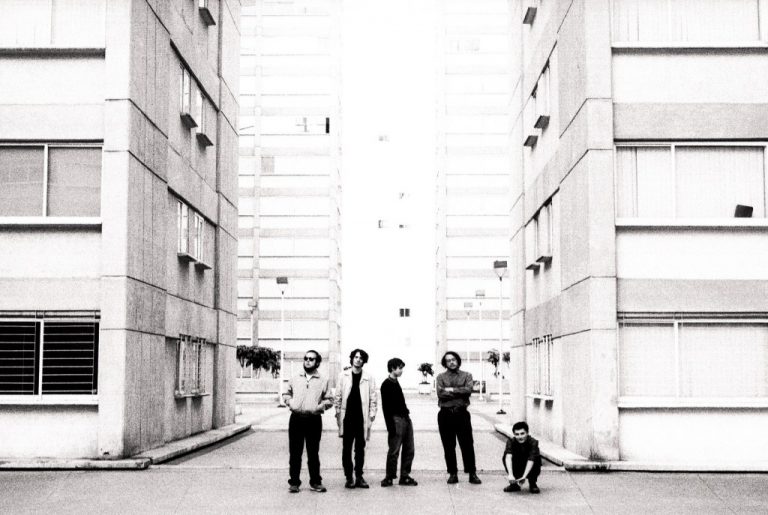 Entre la simbiosis perfecta y la mística del nuevo EP de Diles Que No Me Maten: Edificio es una fortaleza de crudeza emocional