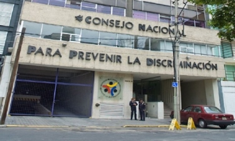 El comediante, la esposa y la fresa/ Bajo presión 