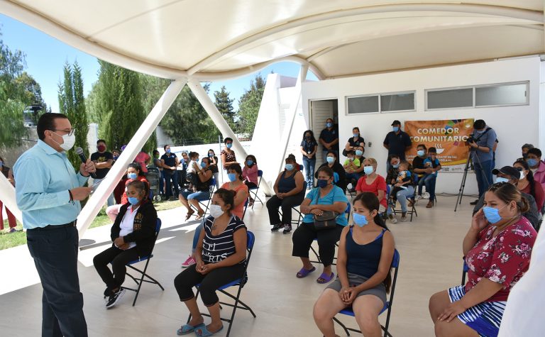 Entregan alimento en el Palomino Dena de Aguascalientes