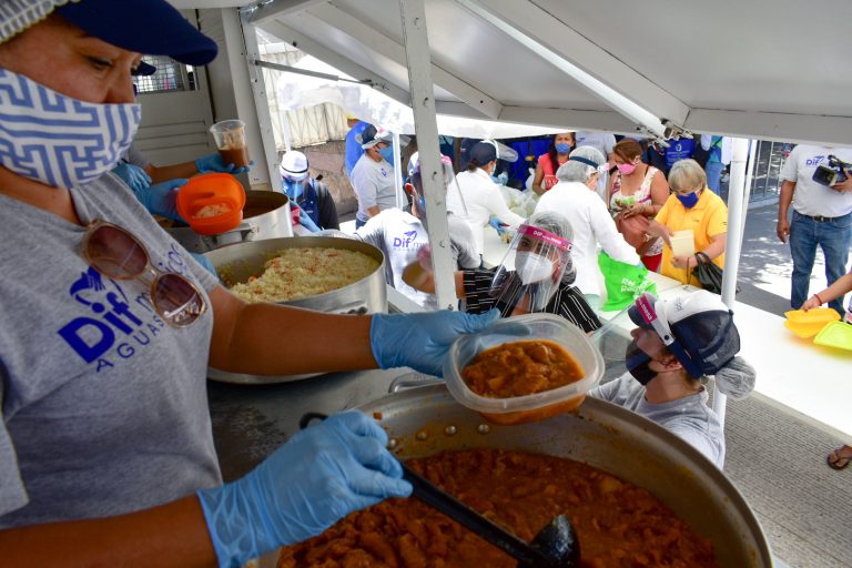 Alcaldesa de Aguascalientes supervisa entrega de alimento
