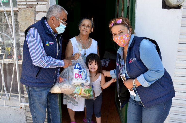 Llevan apoyos alimenticios a personas con discapacidad en Aguascalientes