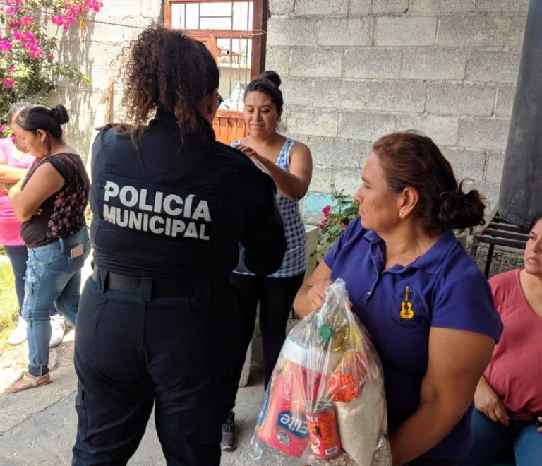 Policía Municipal de Tepezalá en Aguascalientes entrega despensas