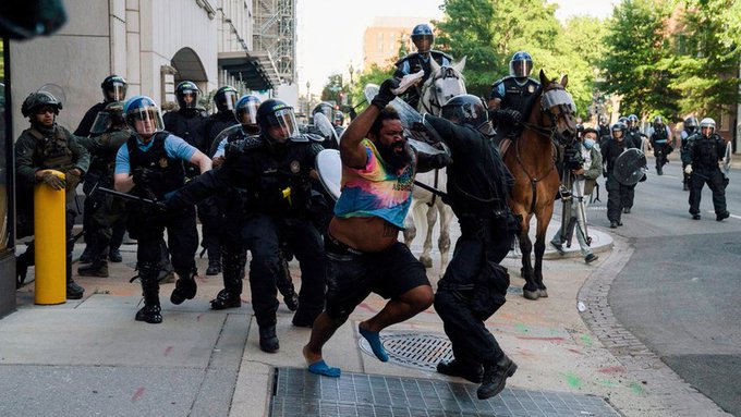 Trump amenaza con despliegue militar para recuperar el control de las calles en EU