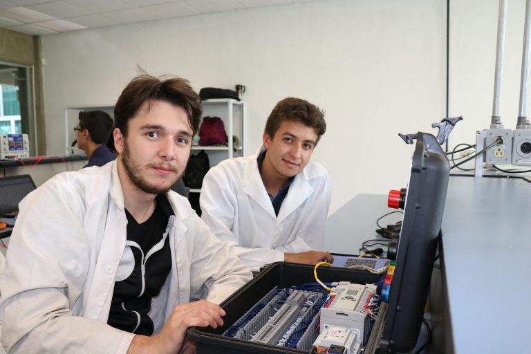 Entregarán becas a estudiantes de educación básica, bachillerato y nivel superior en Aguascalientes