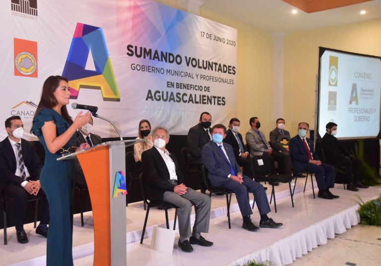 Alcaldesa de Aguascalientes firma convenio con sector de la construcción