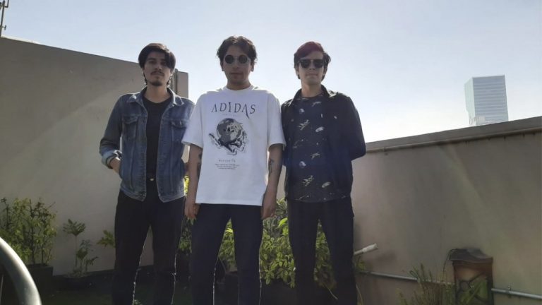 Moons.s: “El post punk, el synthpop y la new wave de los 80s fueron la base de nuestro sonido”