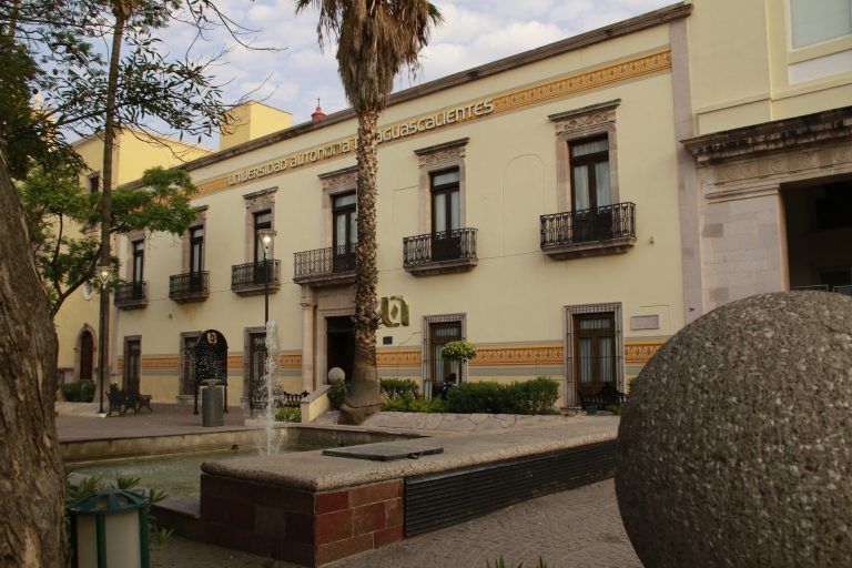 La UAA conmemora su 47 aniversario afrontando la pandemia por Covid-19