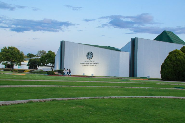 UAA otorga becas extraordinarias a estudiantes afectados por Covid-19