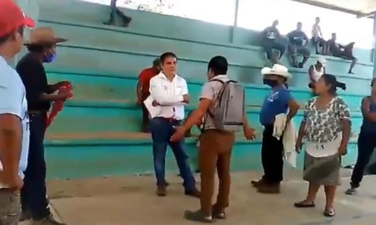 Tras golpearlo y acusarlo por la muerte de un paciente, indígenas de Chiapas “destierran” a médico