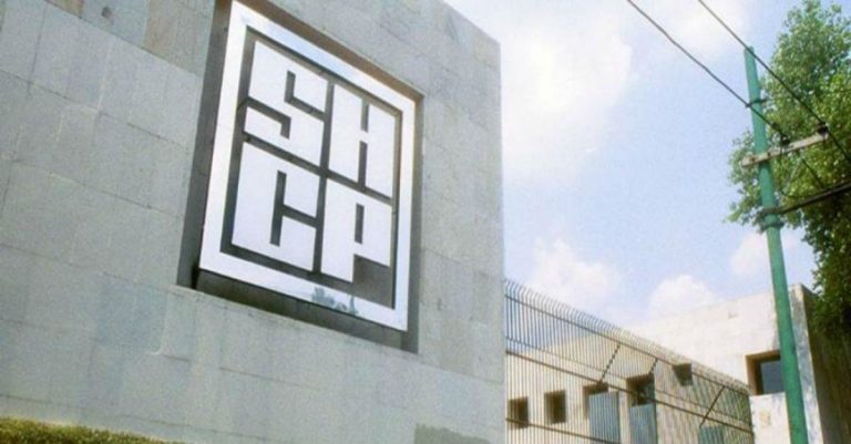 Hacienda entrega Paquete Económico 2022; prevé crecimiento de 4.1%