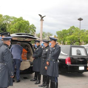 photo5116161100671461631