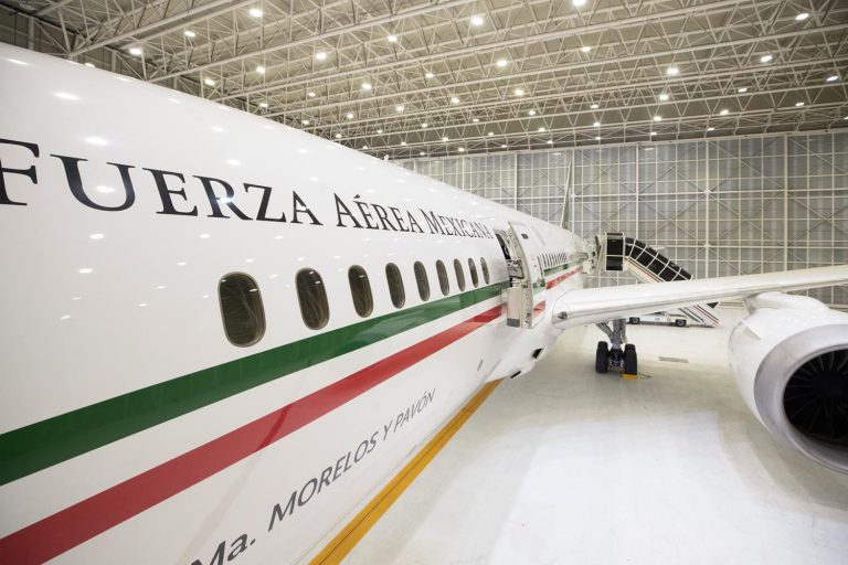 Pase de charola: 100 mil por senador para rifa del avión presidencial