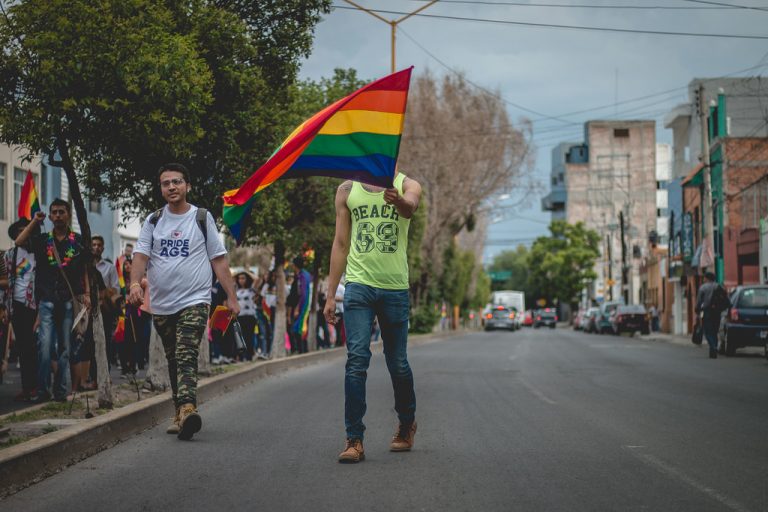 Activistas buscan crear refugio para migrantes de la comunidad LGBTI+ 