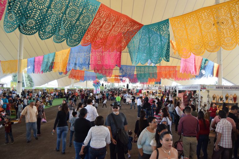 Congresos, Conferencias, Eventos y Reuniones son azotadas por la pandemia, reprueban a AMLO