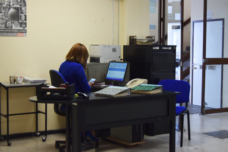 Obligar a las y los trabajadores a pagar pruebas COVID para ingresar a sus centros laborales es ilegal