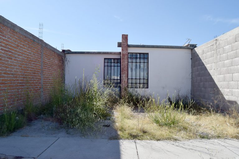 “Coyotes” aprovechan crisis sanitaria para quitar casas a deudores del Infonavit