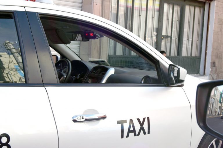 Taxistas en Aguascalientes son detenidos por diferencias con verificadores