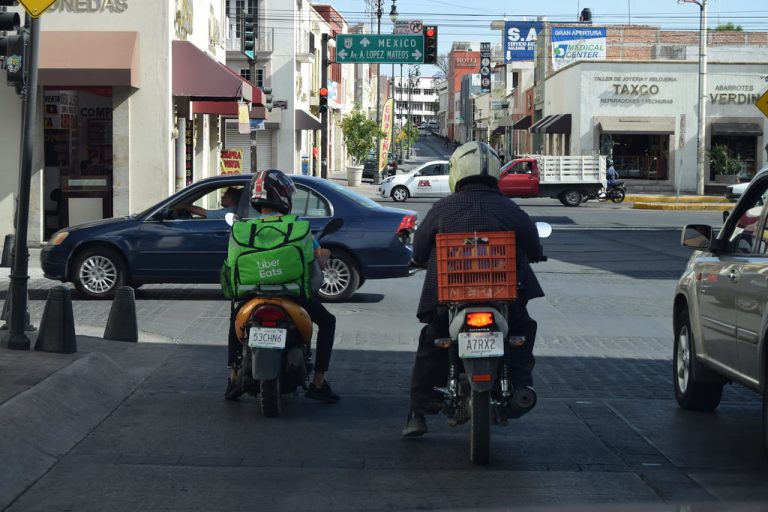 Arrecian asaltos a repartidores de Rappi, Uber eats y Didi Food