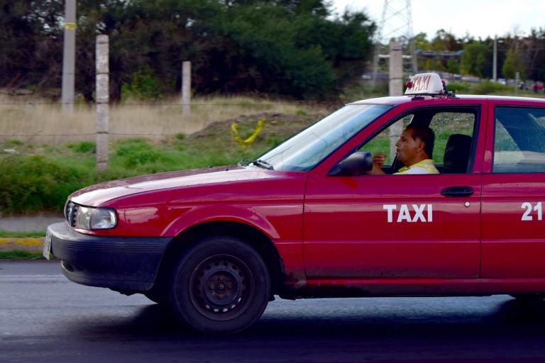 Choferes de taxis en Aguascalientes se niegan a usar cubrebocas